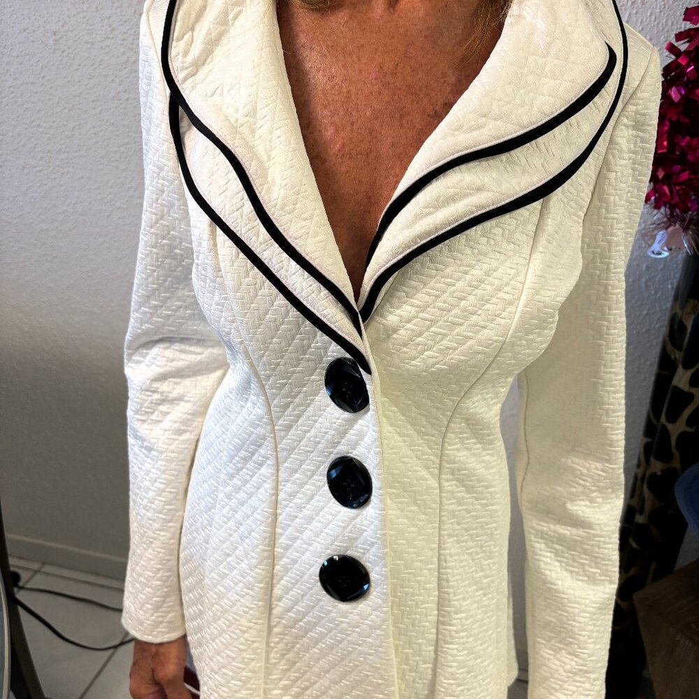 Frank Lyman White with Black detail, Jacket - longer length- blazer/suit jacket